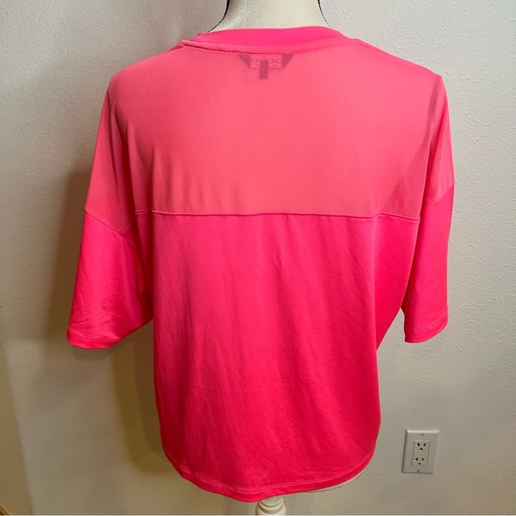 90s style Bebe logo boxy T-shirt round neck, short sleeve with a drop shoulder - Picture 4 of 10